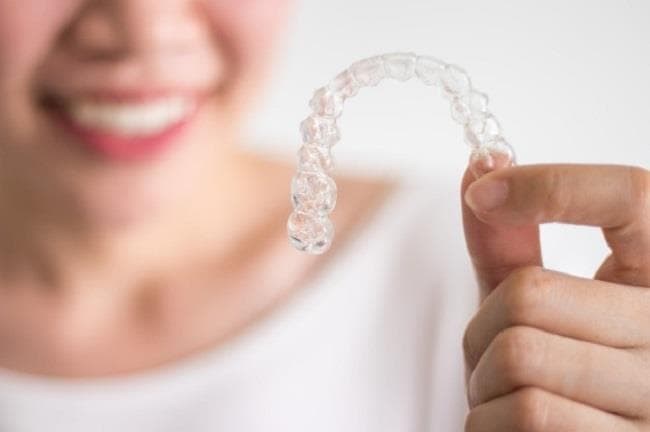¿Cómo limpiar la ortodoncia invisible?
