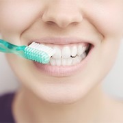 Cómo lavarse los dientes y qué tipo de cepillo utilizar