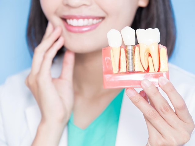 Descubre nuestro innovador tratamiento de implantología dental en Vigo