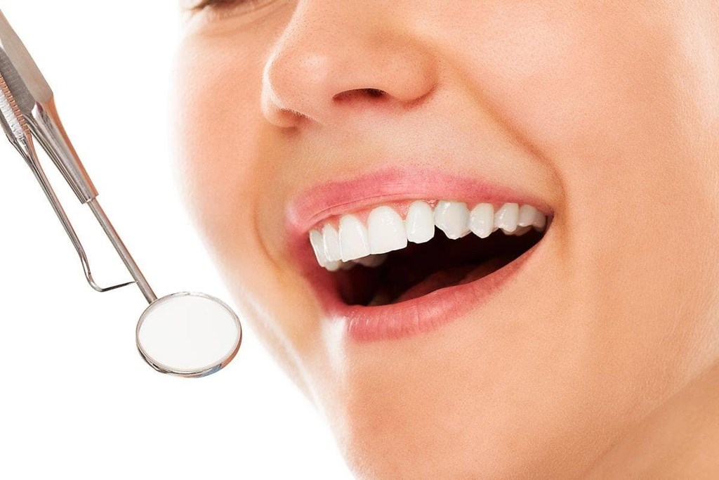 El problema del apiñamiento dental o dientes sin espacio 