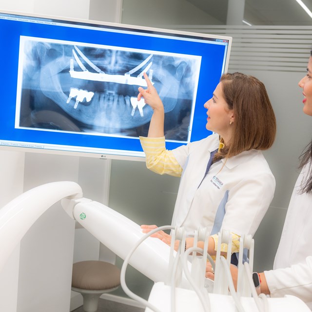 Especialistas en implantes dentales