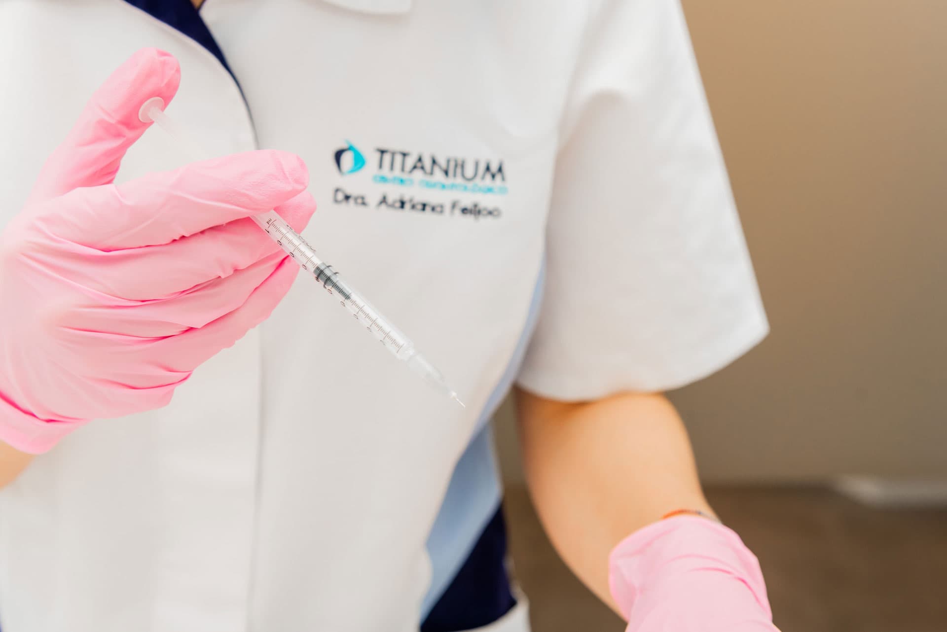 Consigue una bonita sonrisa con un tratamiento estético dental