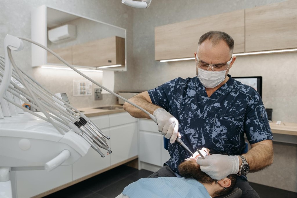 ¿Se te ha caído alguna pieza dental? ¡Recupera tu sonrisa! 